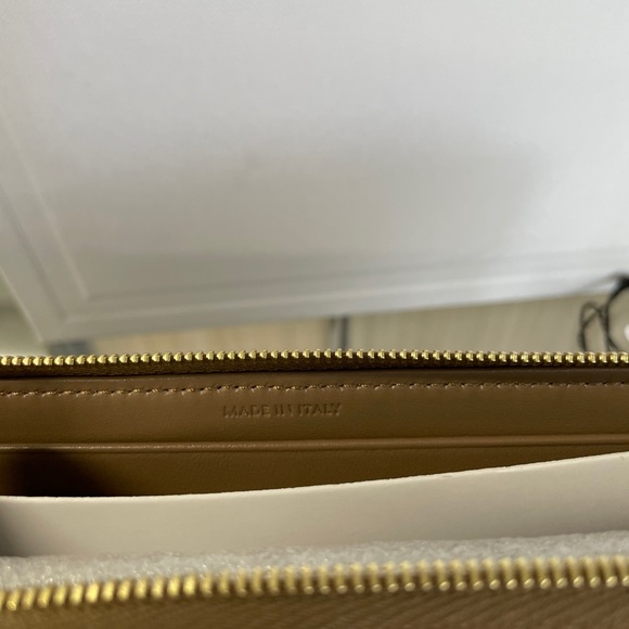 Celine women’s zippered wallet - Picture 9 of 15